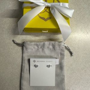 Kendra Scott heart earrings